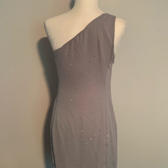 Express Woman’s One Shoulder Strap Silver Dress - Picture 4 of 8